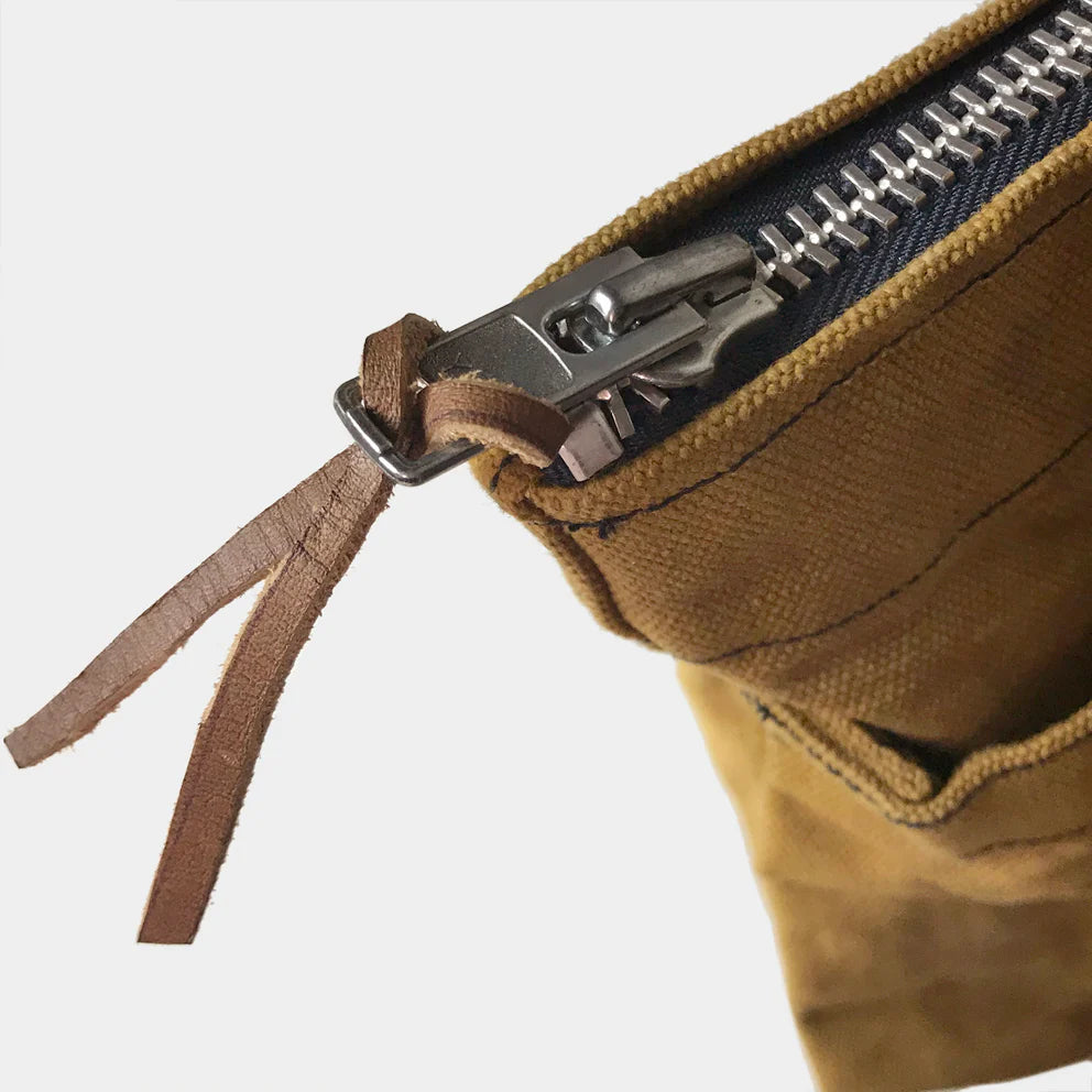 BZEN x MINER49ER HELMET18-16BIS CANVAS VEGGIE DYED HELMET BAG-20oz-E0 BISCOTTI