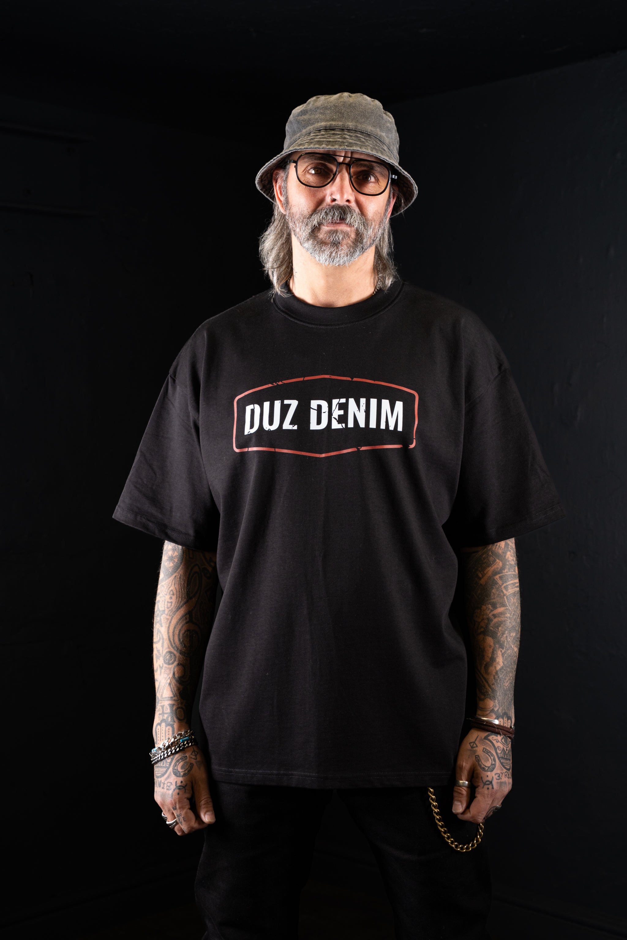 DUZ DENIM ORIGINAL CHEST PRINT OVERSIZED TEE-HEAVY JERSEY-350gsm-BLACK