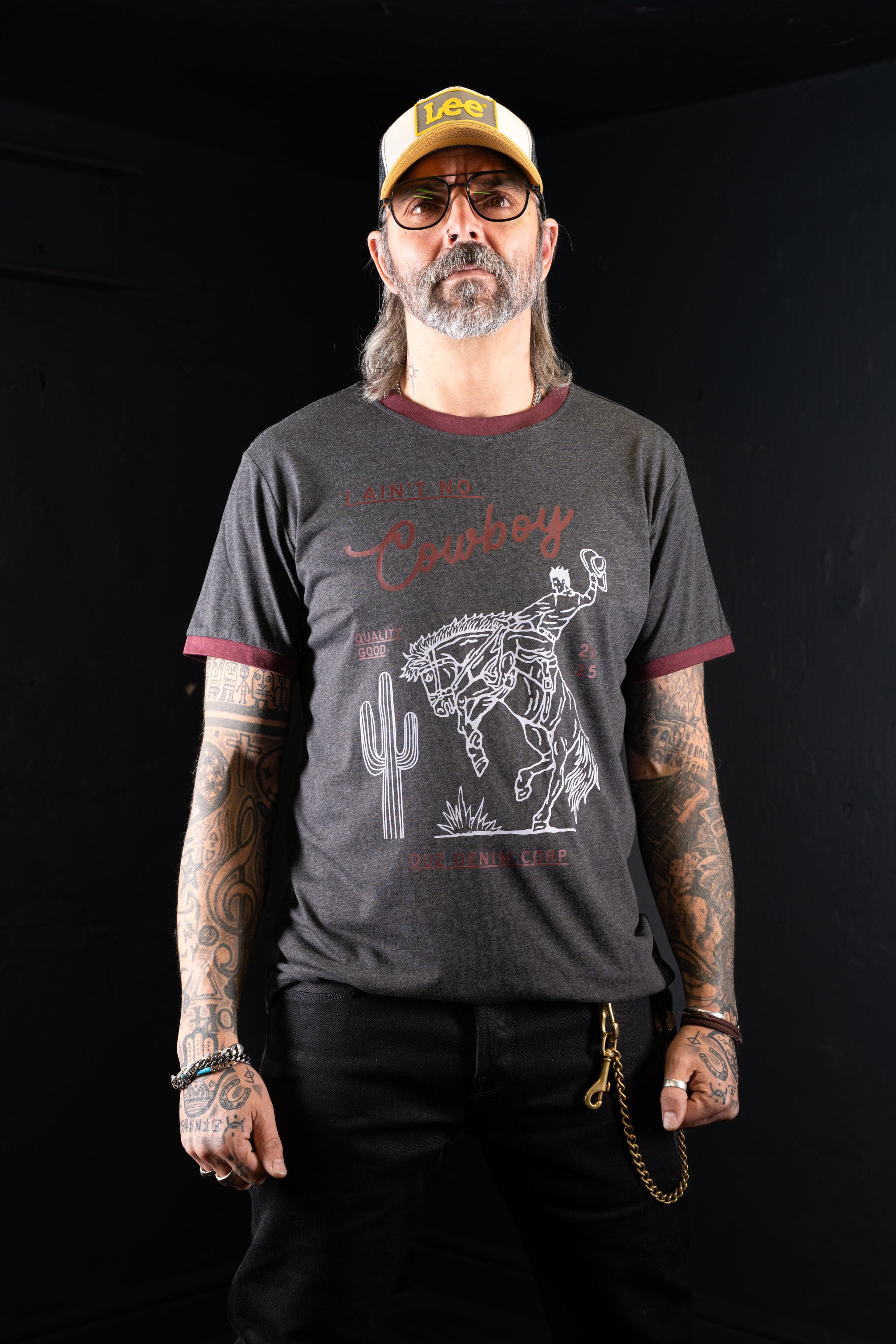 DUZ DENIM "I AIN'T NO COWBOY" RINGER TEE–LIGHTWEIGHT JERSEY–140gsm–CHARCOAL CHERRY